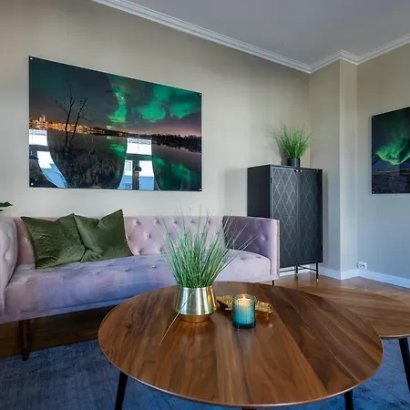 Enter - Historic Arctic