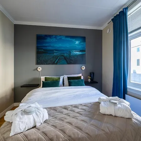 Enter - Historic Arctic