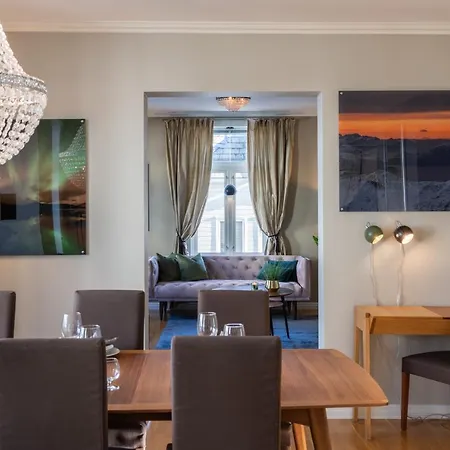 Enter - Historic Arctic Apartamento