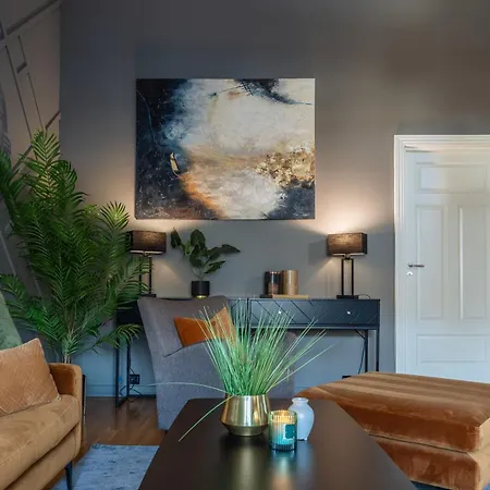 Enter - Historic Arctic