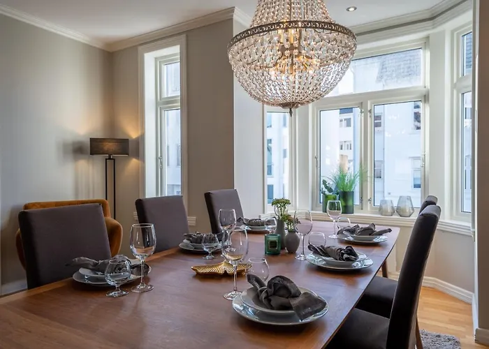 Enter - Historic Arctic