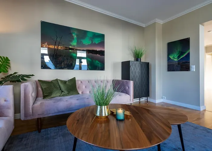 Enter - Historic Arctic