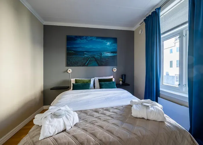 Enter - Historic Arctic