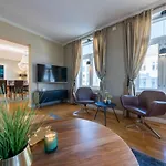 Enter - Historic Arctic Apartment